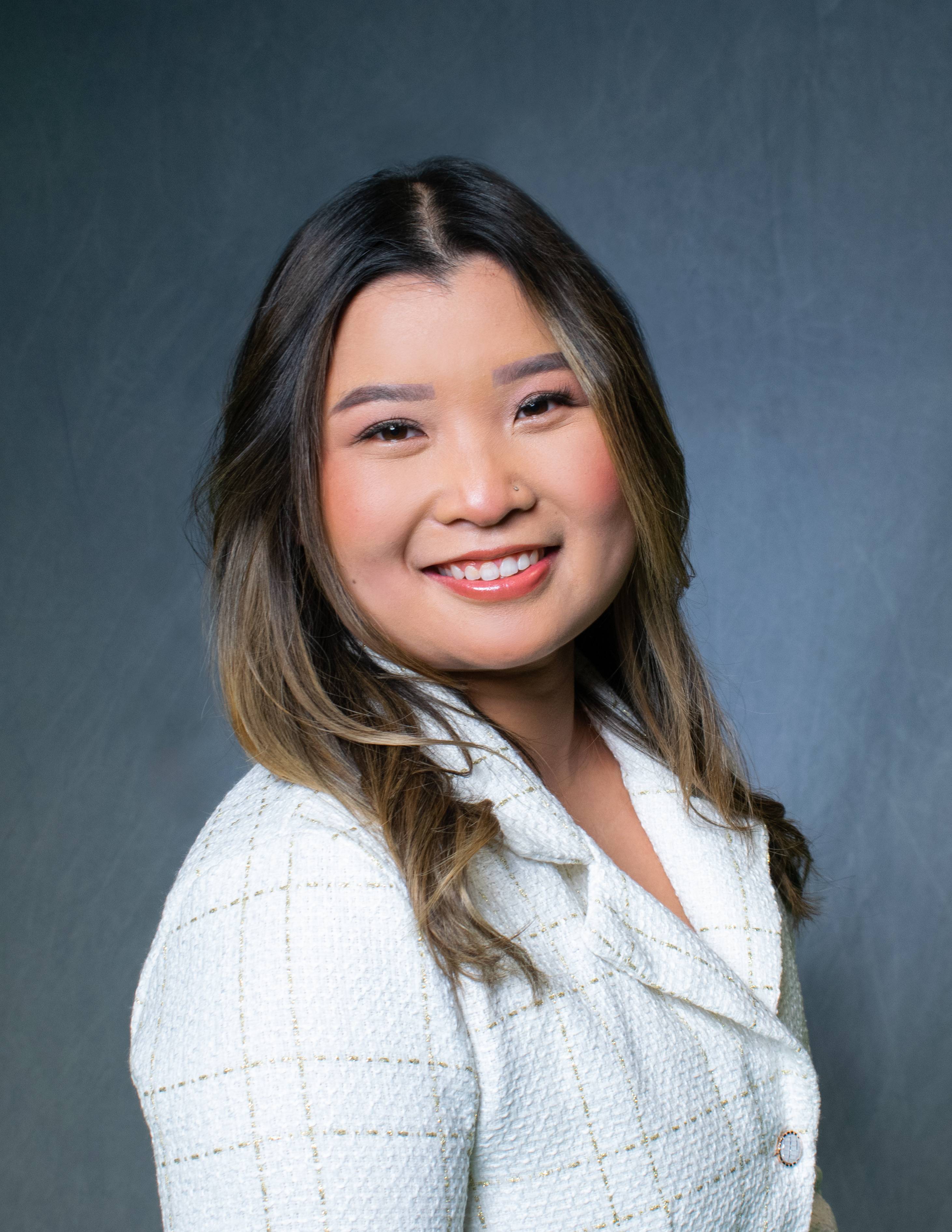 Hong Ha Hoang headshot