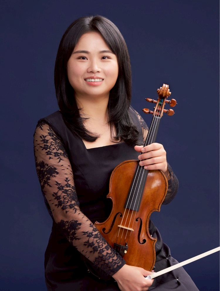 Chia Ying Lee Headshot